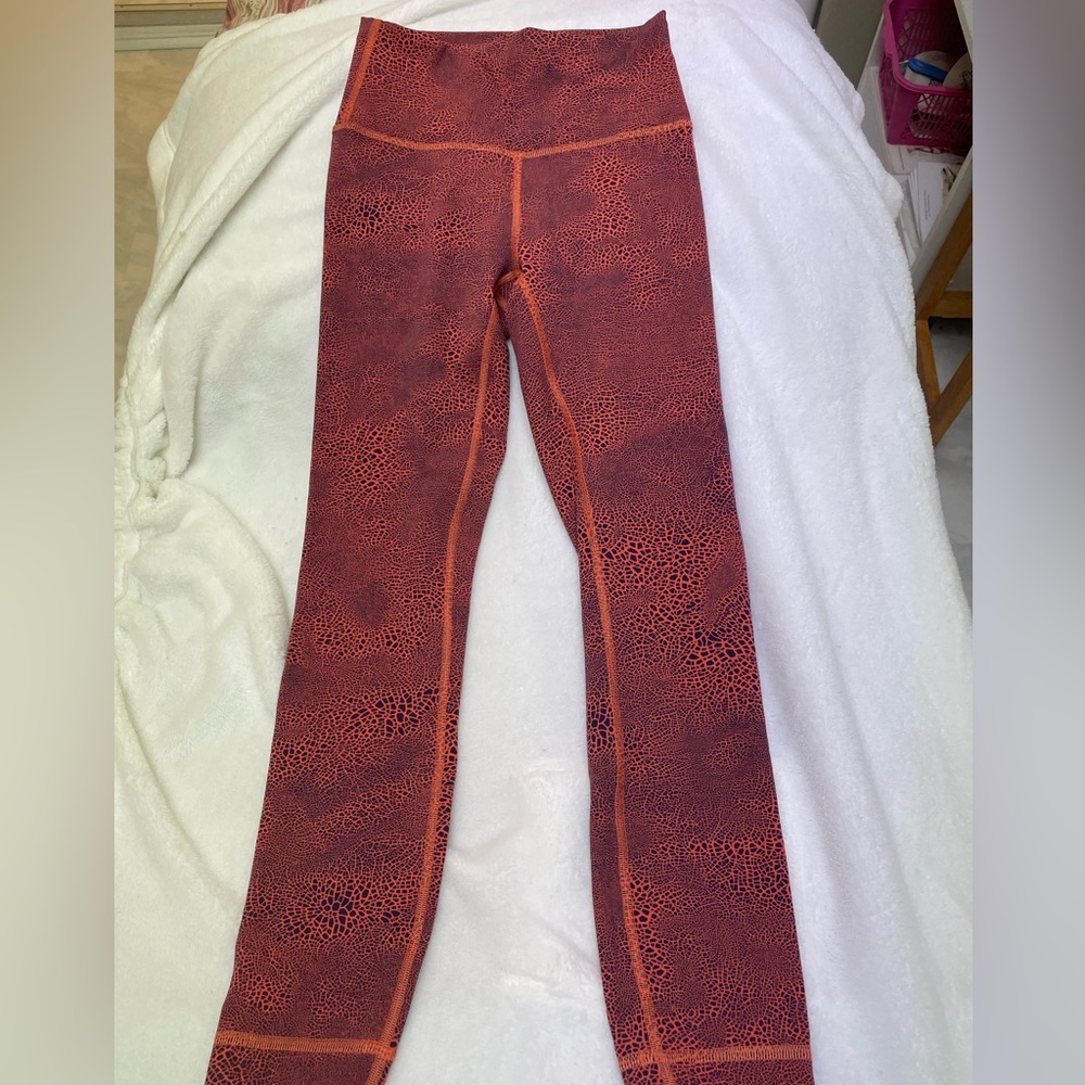 Lululemon leggings size 4/25 inseam. Like new.